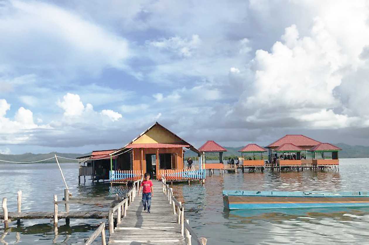 Nikmat! Ikan bakar Jadi Incaran Warga Saat Libur Lebaran di Pulau Osi Maluku