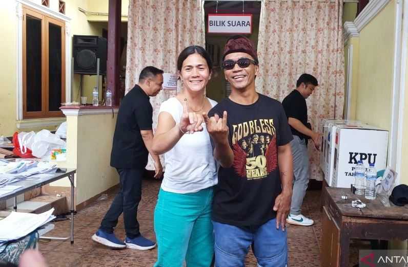 Nyoblos di TPS Potlot, Kaka Slank Harap Pendidikan Bisa Gratis