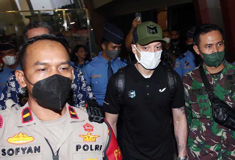 Ozil Tiba di Soetta