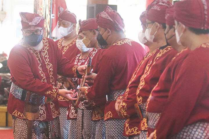 Pakaian Khas