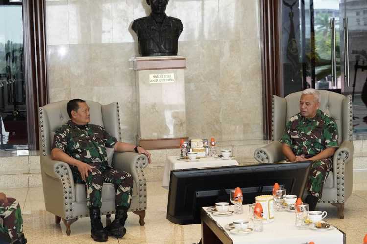 Panglima TNI Terima Jampidmil Kejaksaan Agung