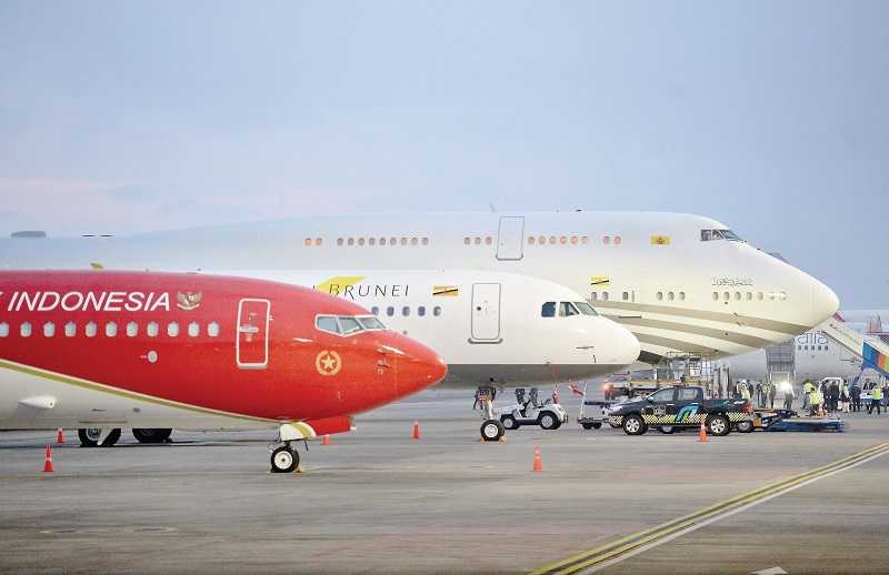 PARKIR PESAWAT DELEGASI KTT ASEAN 2023 DI BALI