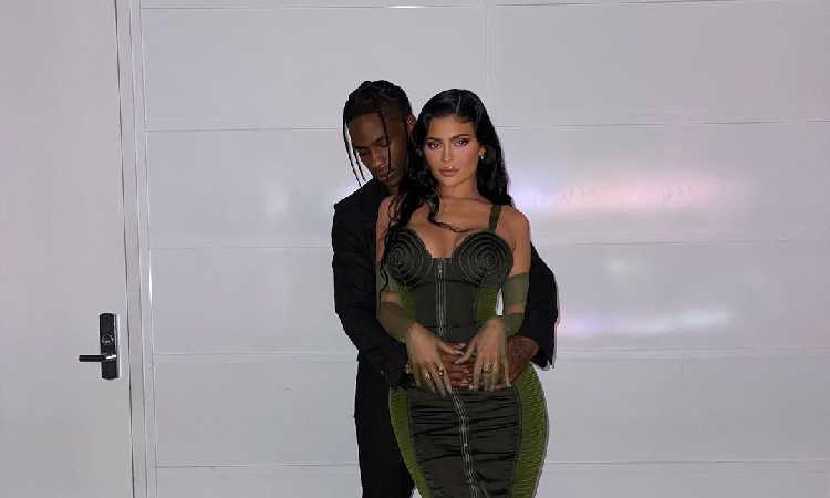 Pas Tanggal Cantik, Kylie Jenner Lahirkan Anak Kedua dari Travis Scott