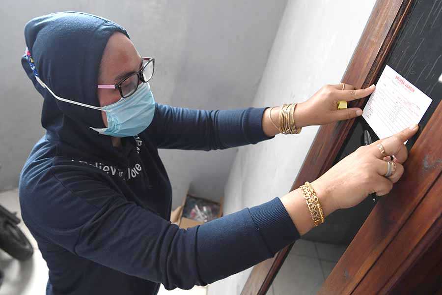 Pasang Stiker Vaksin