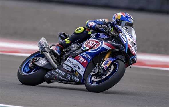 Pebalap WSBK Toprak Uji Coba Yamaha YZR-M1