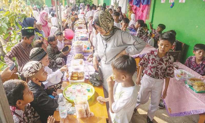 PELAJAR SD PRAKTIKKAN PEMBELAJARAN KEWIRAUSAHAAN