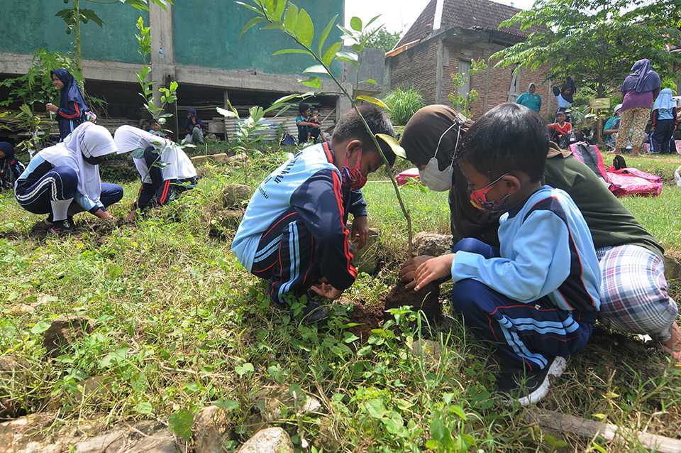 Pelajaran Tanam Pohon