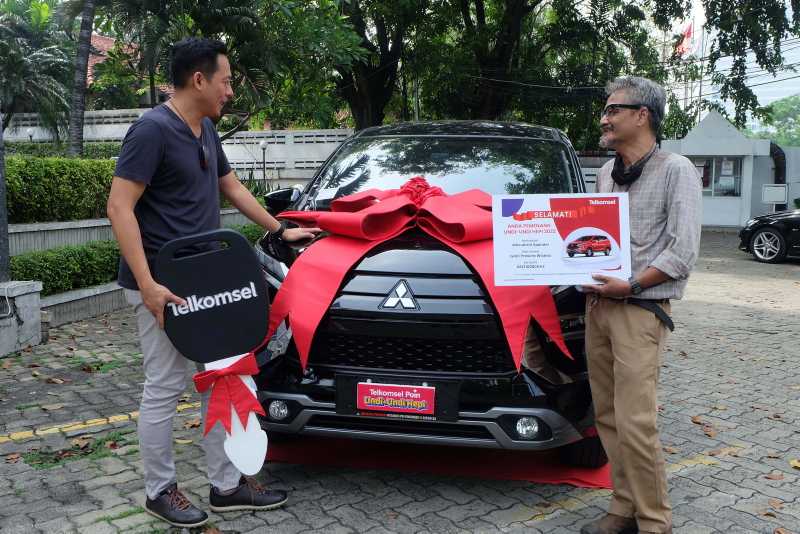 Pelanggan Setia Telkomsel di Jaksel Bawa Pulang Mitsubishi Xpander dari Program Telkomsel POIN