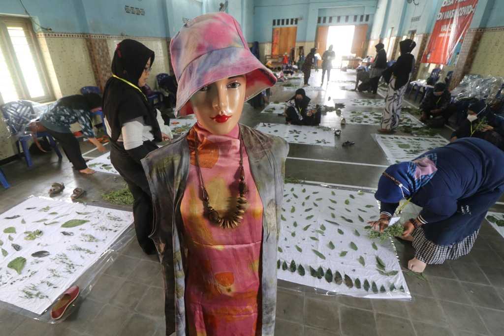 Pelatihan Kerajinan "Ecoprint"