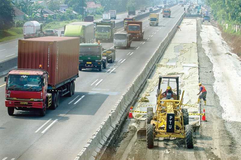PELEBARAN JALAN TOL ANTISIPASI MUDIK LEBARAN
