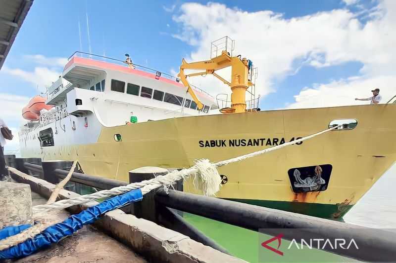 Pelni tunda keberangkatan kapal tujuan Tambelan karena cuaca ekstrem