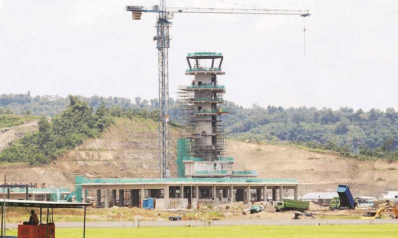 PEMBANGUNAN BANDARA DHOHO DI KEDIRI
