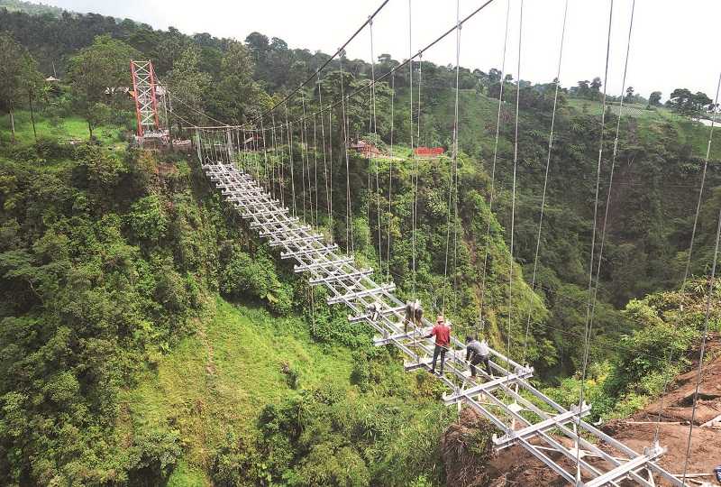 Pembangunan jembatan gantung