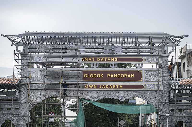Pembangunan Konstruksi Proyek Gapura Chinatown