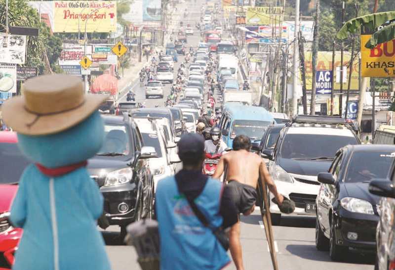 PEMBERLAKUAN GANJIL GENAP URAI KEPADATAN KENDARAAN DI JALUR PUNCAK