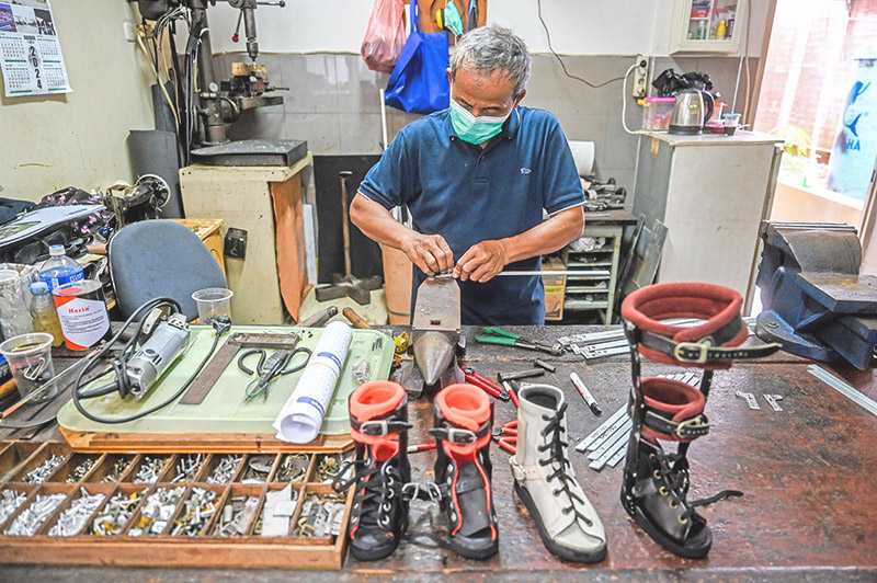 Pembuatan Alas Kaki untuk Disabilitas