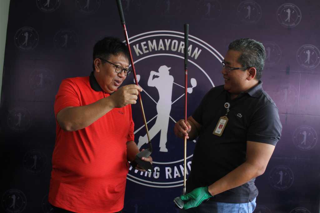 pembukaan driving range golf bandar kemayoran
