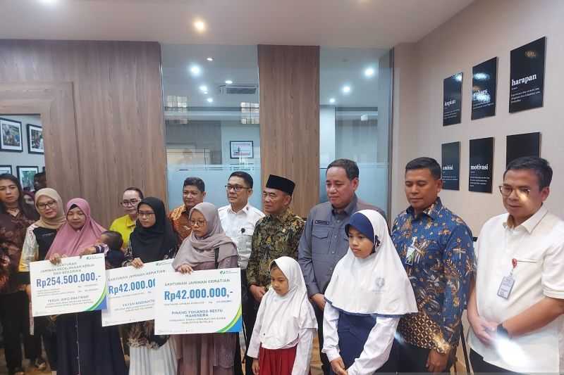 Pemerintah Berikan Santunan kepada 44 Petugas Ad Hoc Pemilu yang Meninggal dan Sakit