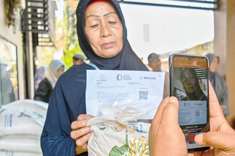 PEMERINTAH SALURKAN BANTUAN BERAS