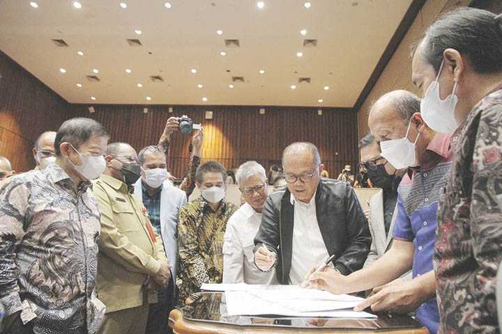 Penandatanganan Laporan Panja RUU Pembentukan Provinsi di Papua