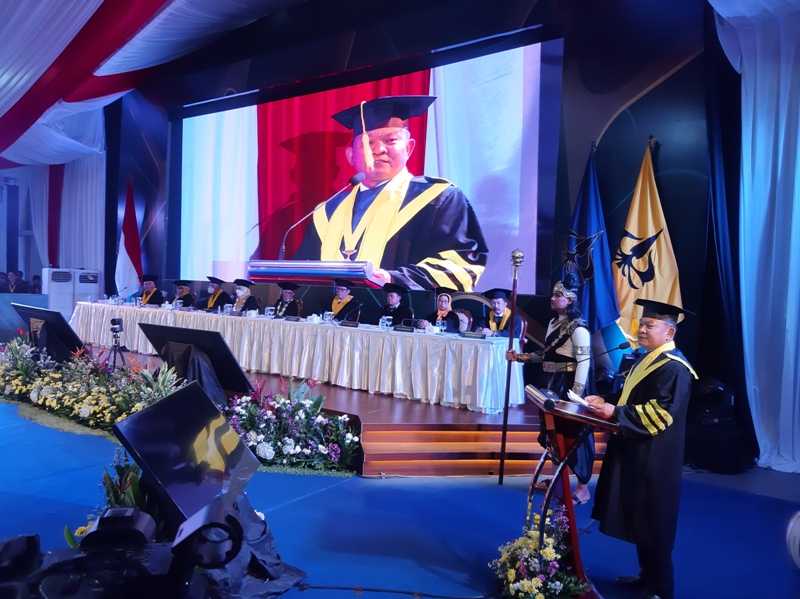 Penelitian Terkait Kodam Jaya Antar Kasad Jenderal TNI Dudung Abdurachman Raih Gelar Doktor