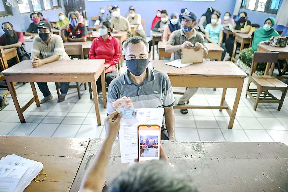 Pengambilan BST di Kantor Pos