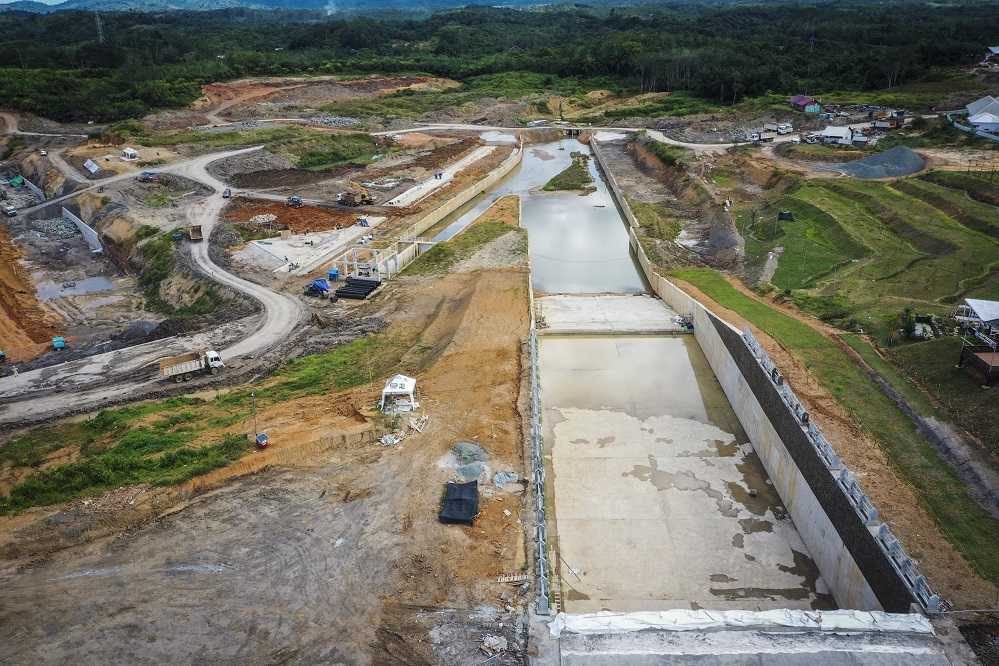 PENGERJAAN BENDUNGAN SEPAKU SEMOI