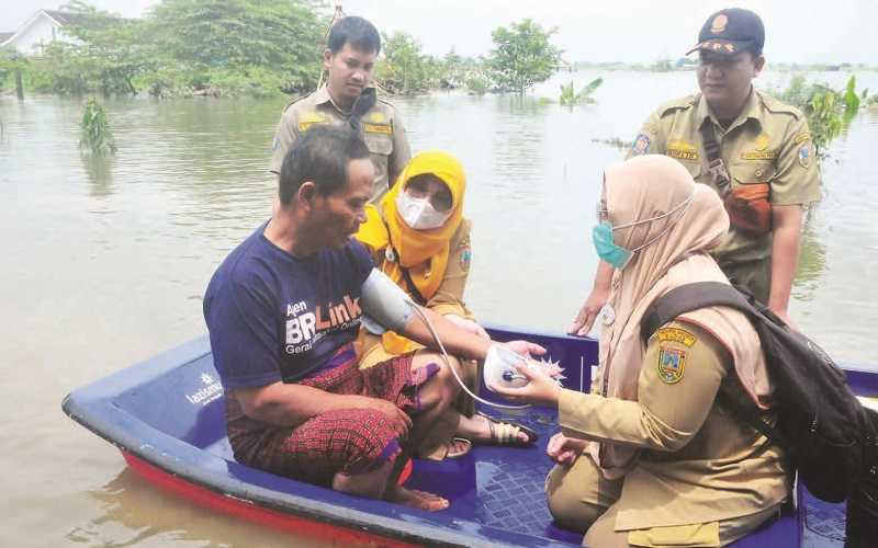 PENGOBATAN BAGI KORBAN BANJIR DI KUDUS