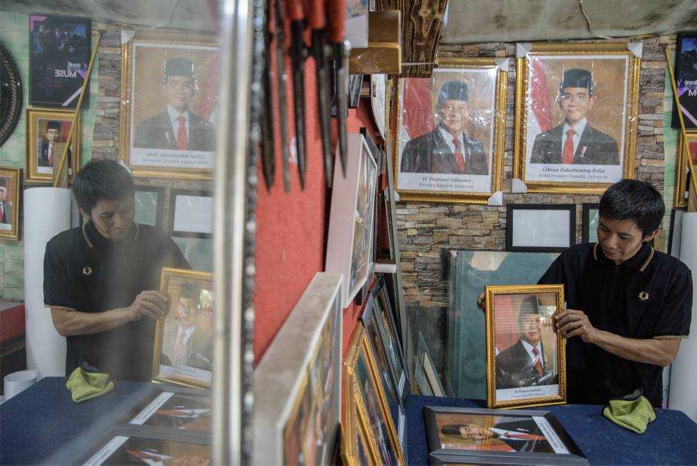Peningkatan pesanan pigura foto Presiden terpilih