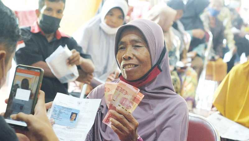 PENYALURAN BANTUAN LANGSUNG TUNAI BAHAN BAKAR MINYAK