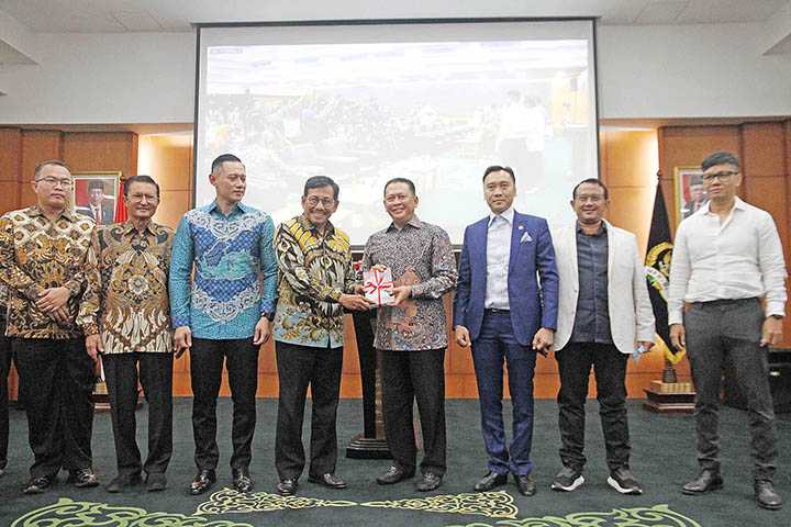 Penyerahan Buku NKRI