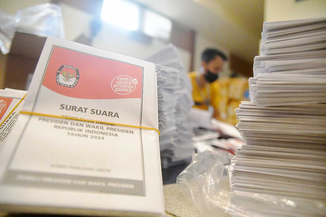 Penyortiran dan Pelipatan Surat Suara Pilpres 2024