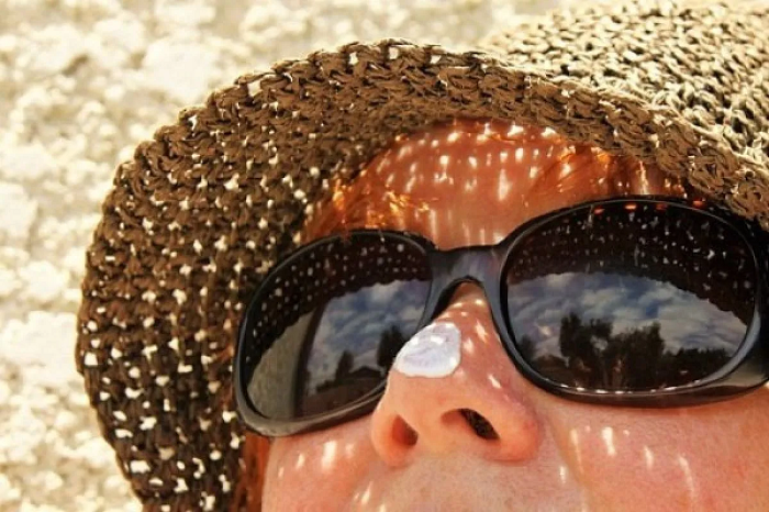 Perbedaan "Sunscreen" dan "Sunblock", Jangan Sampai Salah Pilih