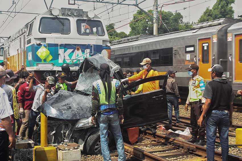 Perjalanan KRL Terhambat