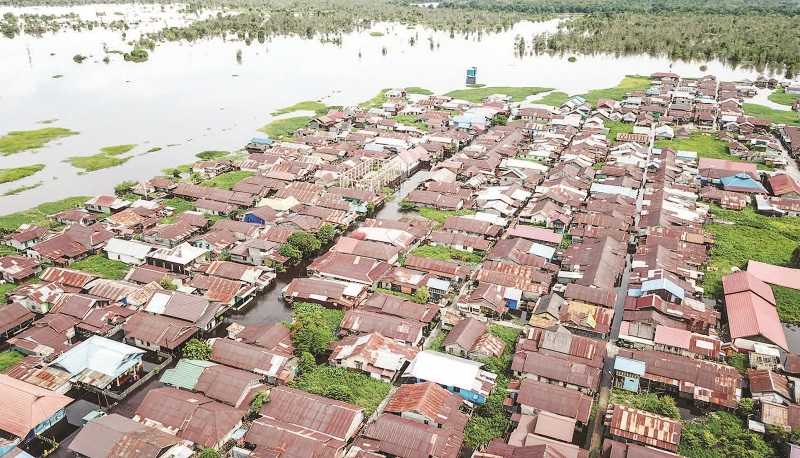 PERMUKIMAN WARGA TERENDAM BANJIR LUAPAN SUNGAI KAHAYAN