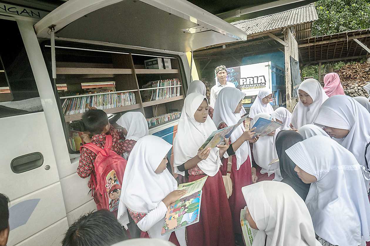 Perpustakaan Keliling di Cigembor