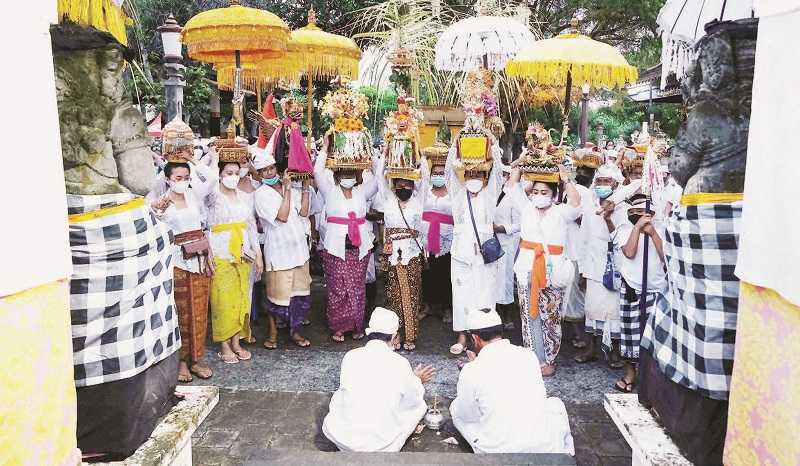 PERSIAPAN HARI RAYA KUNINGAN