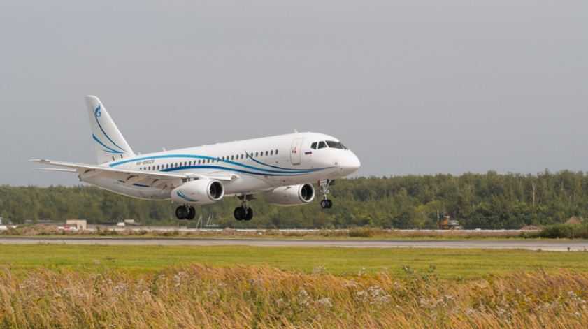 Pesawat Sukhoi Superjet 100 Jatuh di Wilayah Moskow, 3 Awak Tewas