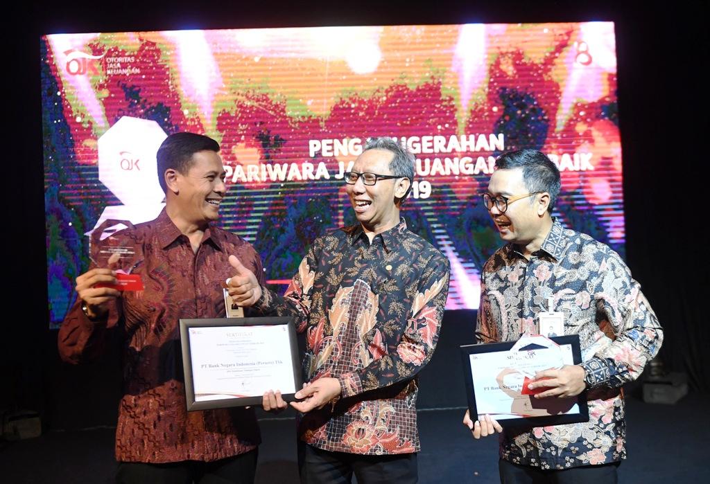 Terima Penghargaan