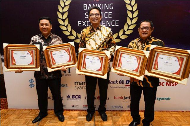 Terima Penghargaan