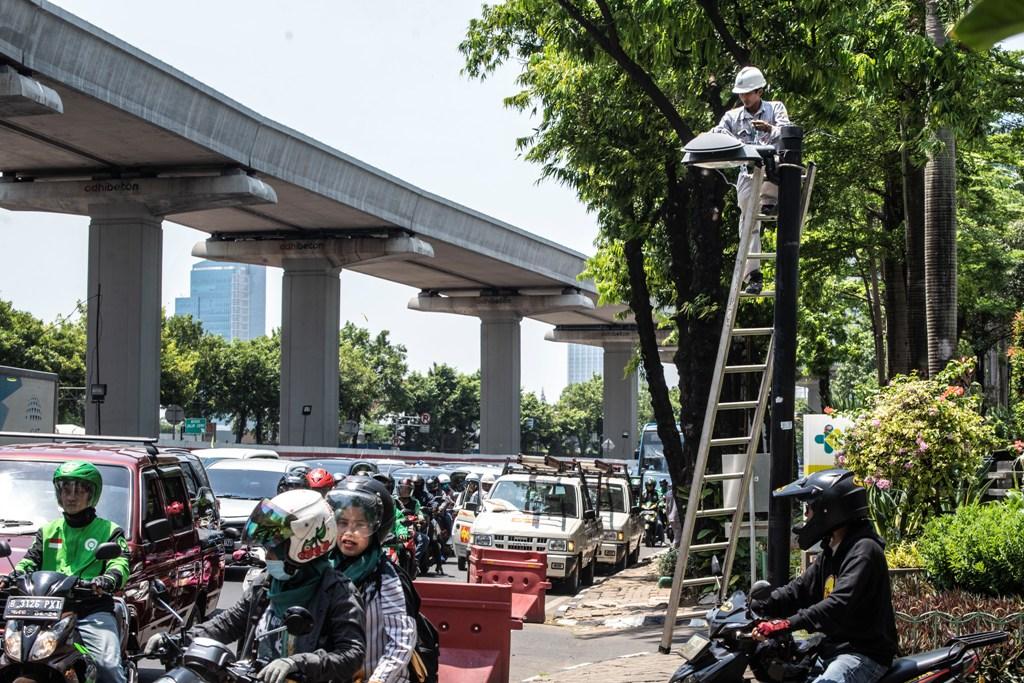 Perawatan Lampu Jalan