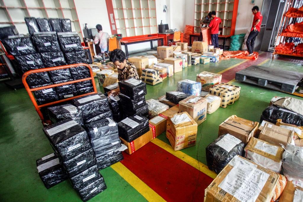 Pengiriman Paket Naik