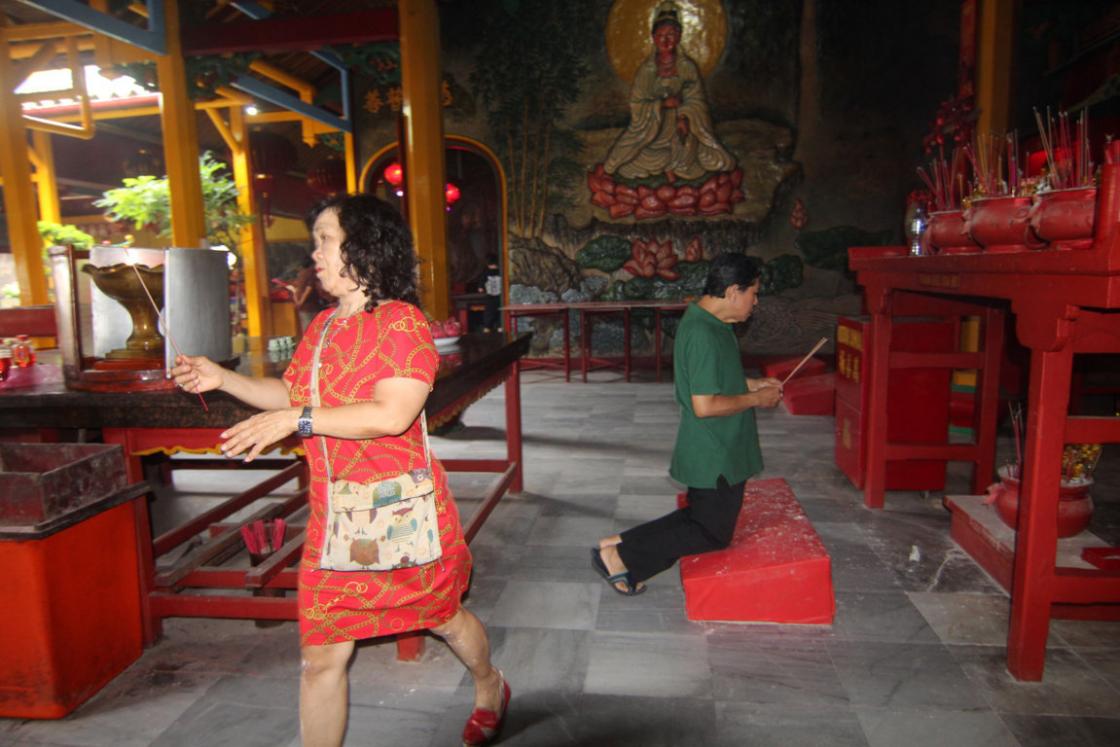 Ibadah di Vihara