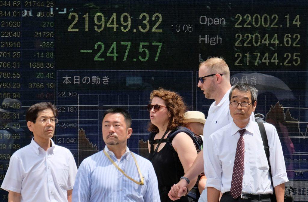 Bursa Tokyo Turun
