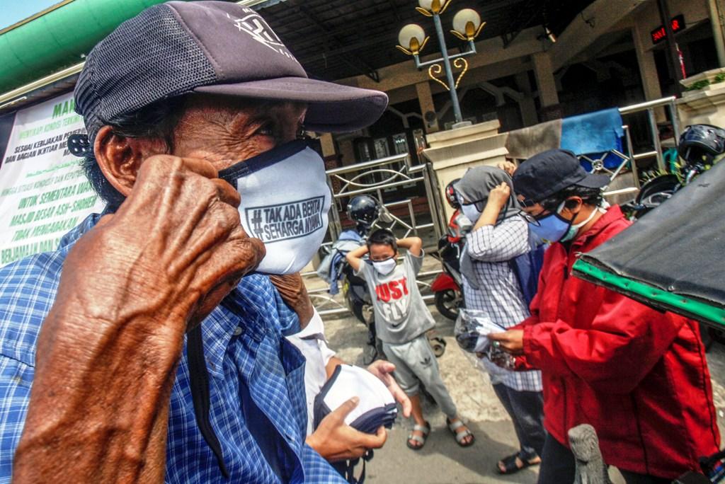 Berbagi Masker