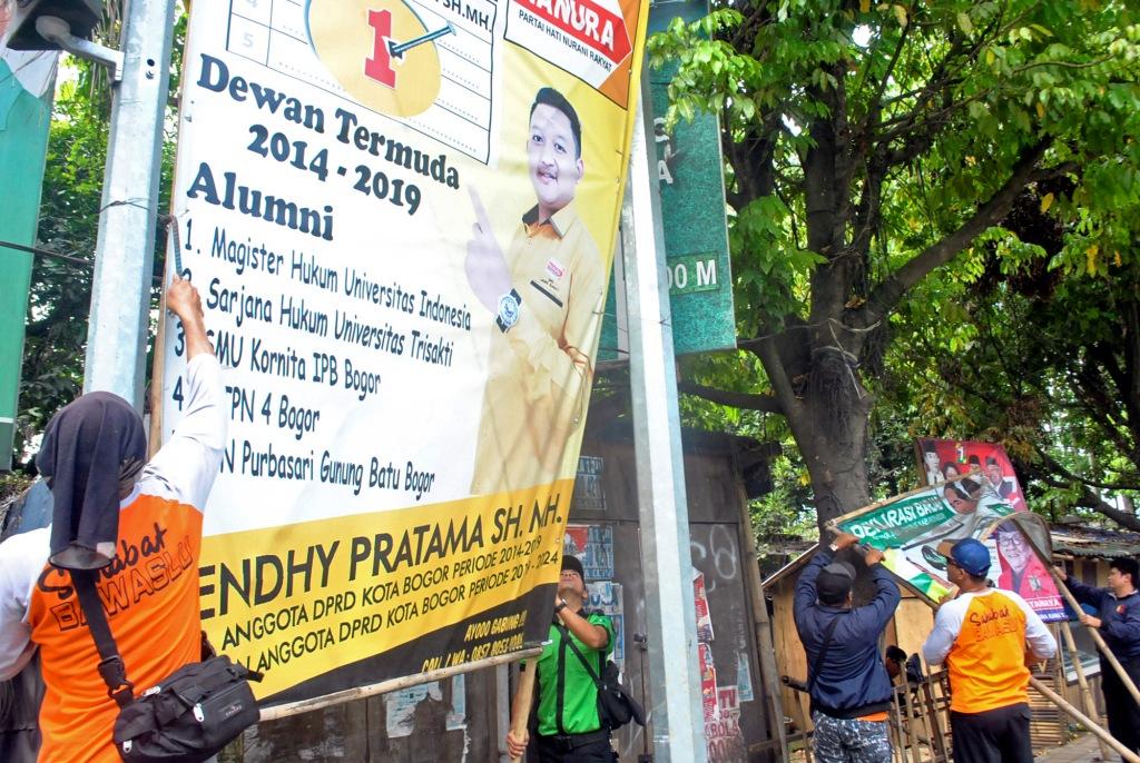 Penertiban Peraga Kampanye