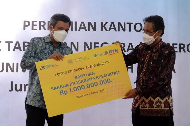 Serahkan Bantuan