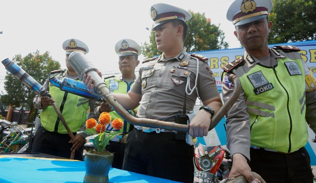 Tunjukkan Barang Bukti