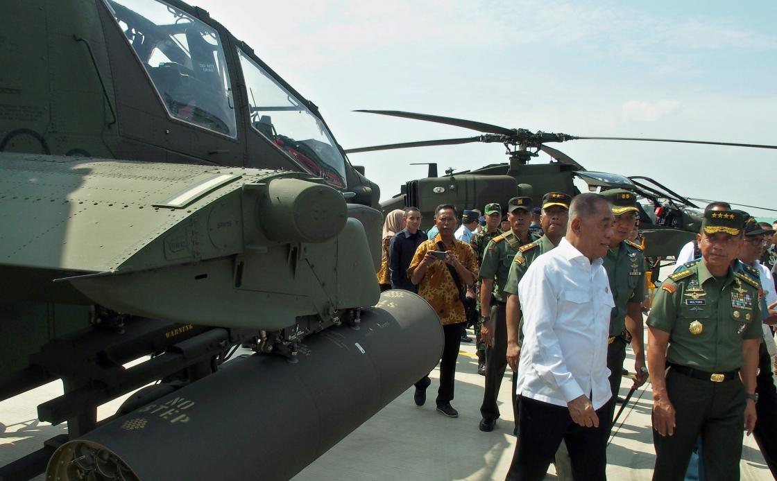 Tinjau Helikopter Apache