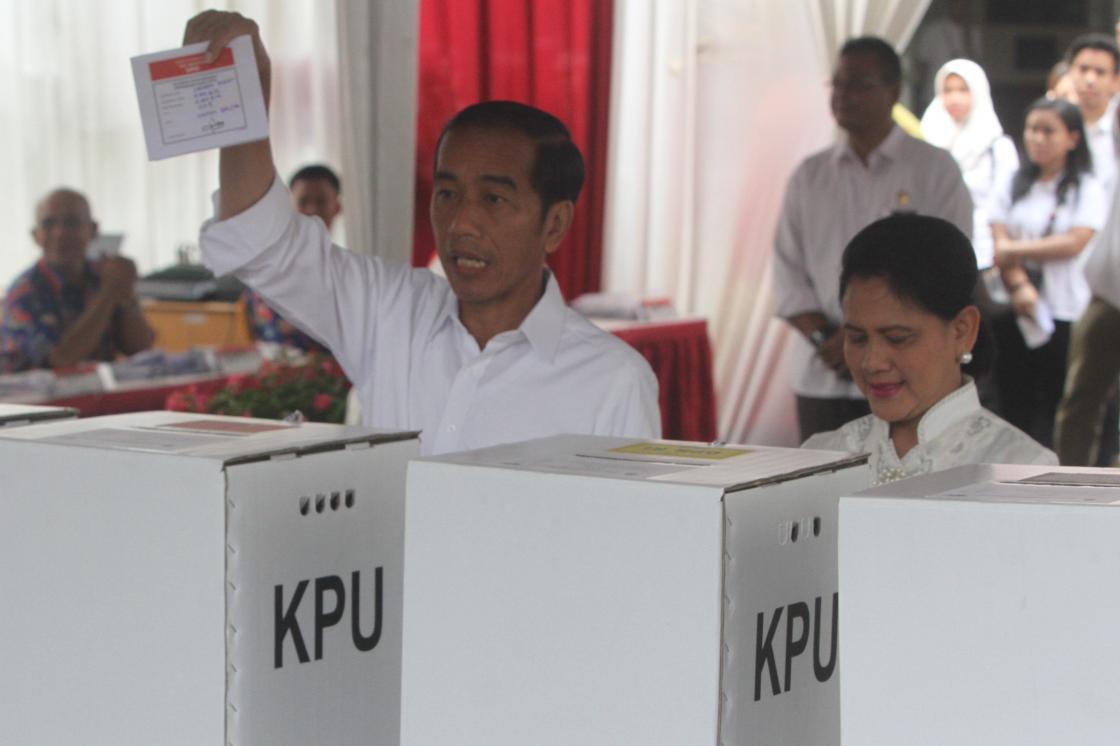 Tunjukkan Kertas Suara